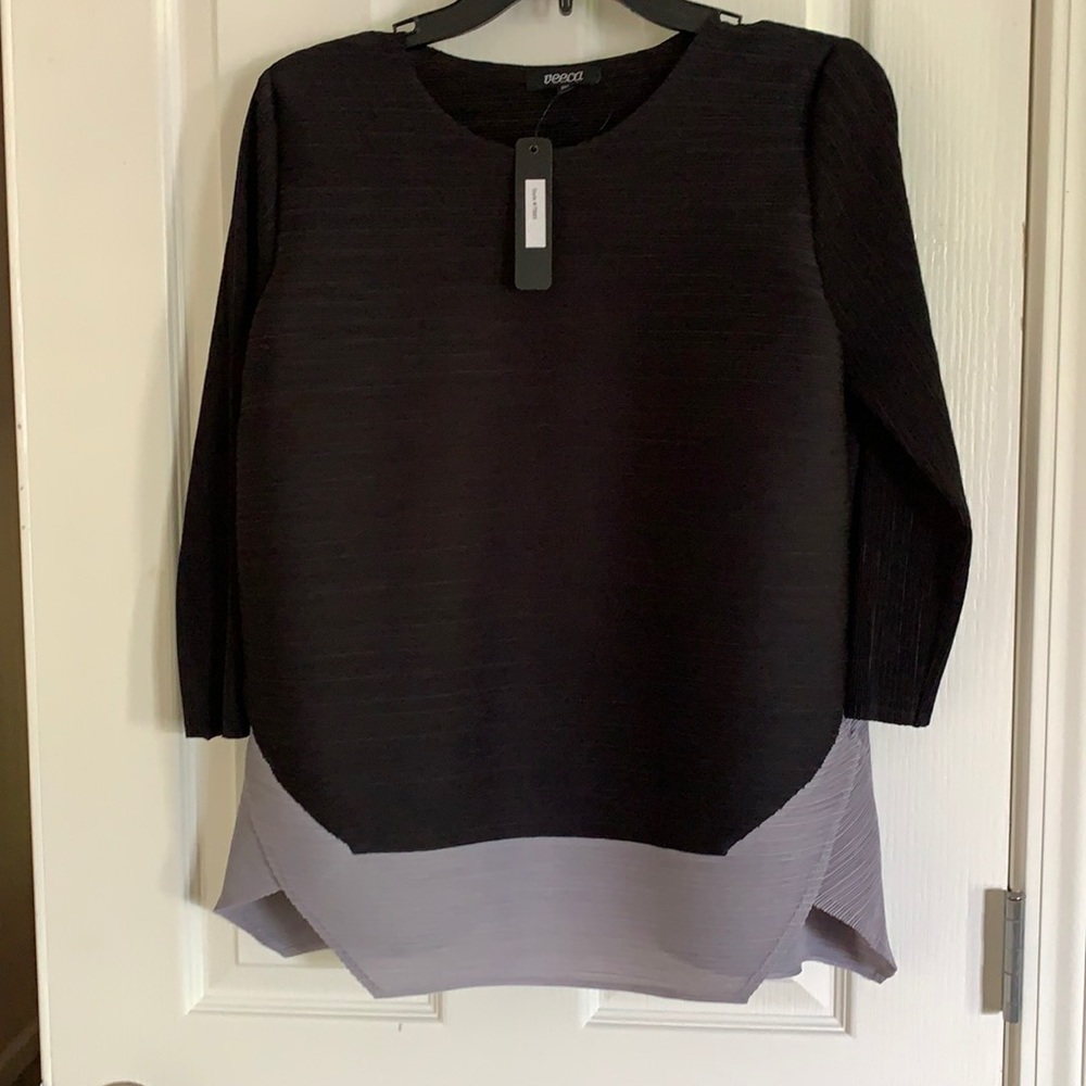 NWT VEECA  Accordion Style Top
